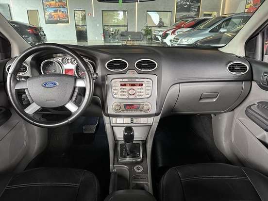 FORD-FOCUS-2011