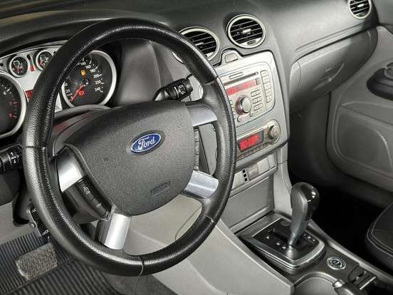 FORD-FOCUS-2011