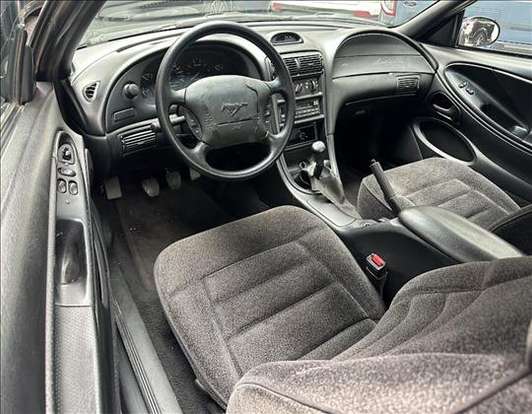 FORD-MUSTANG-1995