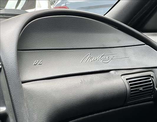 FORD-MUSTANG-1995