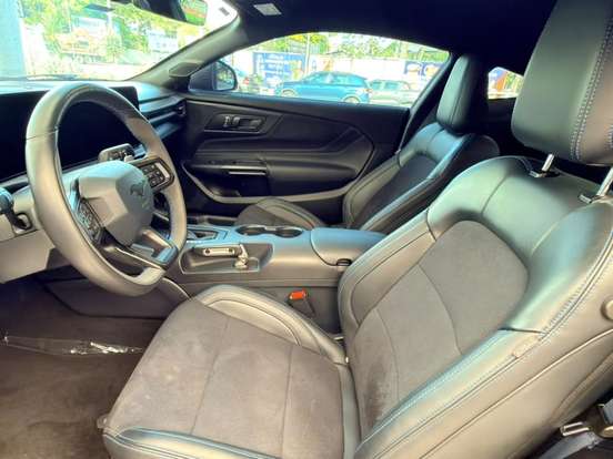 FORD-MUSTANG-2025