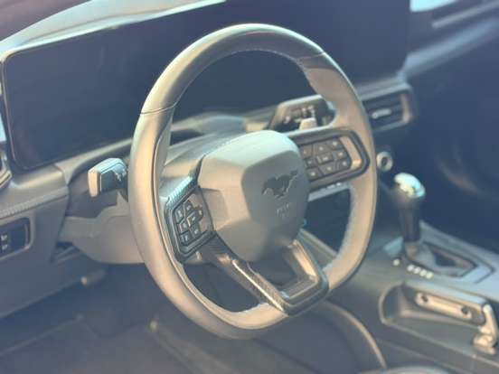 FORD-MUSTANG-2025