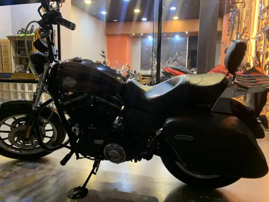 HARLEY-DAVIDSON-SPORTSTER XL 883 R HARLEY-DAVIDSON-SPORTSTER XL 883 R-2010