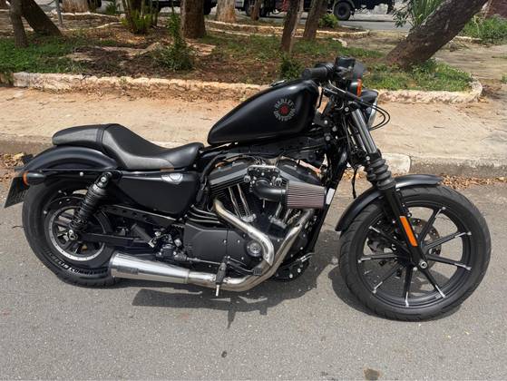 HARLEY-DAVIDSON SPORTSTER IRON 883 