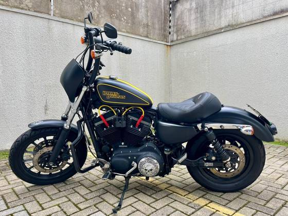 HARLEY-DAVIDSON SPORTSTER XL 883 R 