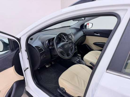 HYUNDAI-HB20X-1.6 16V PREMIUM FLEX 4P AUTOMÁTICO HYUNDAI-HB20X-2016