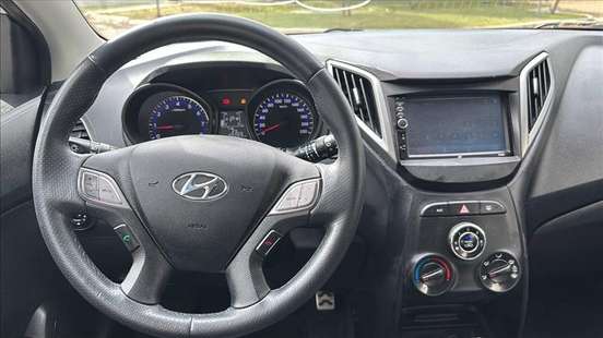 HYUNDAI-HB20X-2015