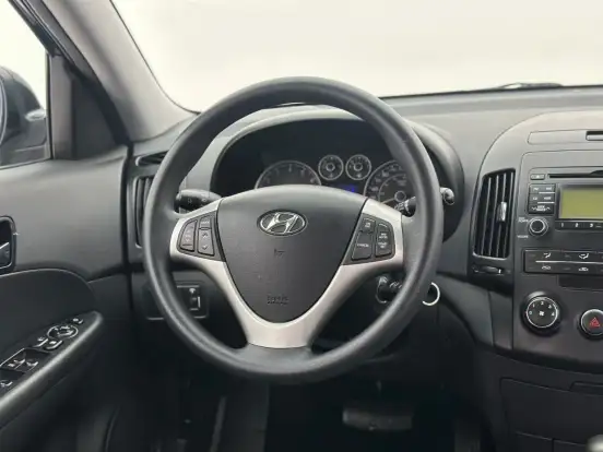 HYUNDAI-I30-2.0 MPFI GLS 16V GASOLINA 4P AUTOMÁTICO HYUNDAI-I30-2011