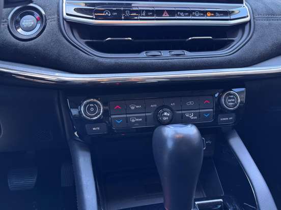 JEEP-COMMANDER-1.3 T270 TURBO FLEX LIMITED AT6 JEEP-COMMANDER-2024