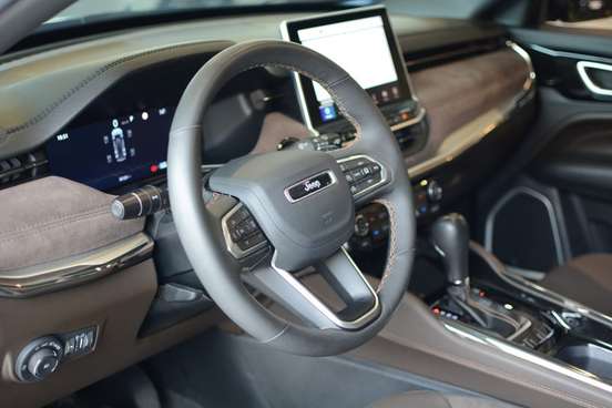 JEEP-COMMANDER-2024