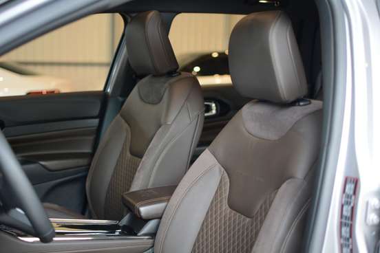 JEEP-COMMANDER-2024
