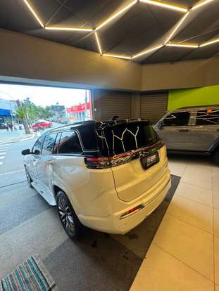 JEEP-COMMANDER-2025