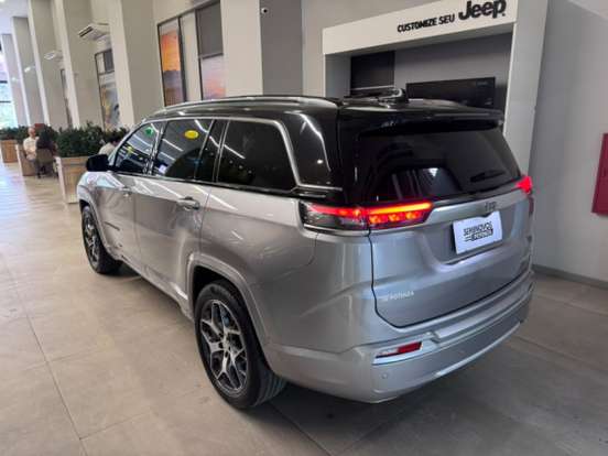 JEEP-COMMANDER-2023