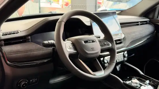 JEEP-COMMANDER-2.0 HURRICANE 4 TURBO GASOLINA BLACKHAWK AT9 JEEP-COMMANDER-2025