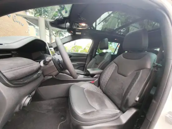 JEEP-COMMANDER-2.0 HURRICANE 4 TURBO GASOLINA BLACKHAWK AT9 JEEP-COMMANDER-2025