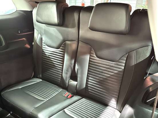 JEEP-COMMANDER-2023