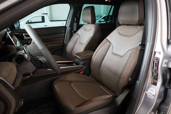 JEEP-COMMANDER-2025