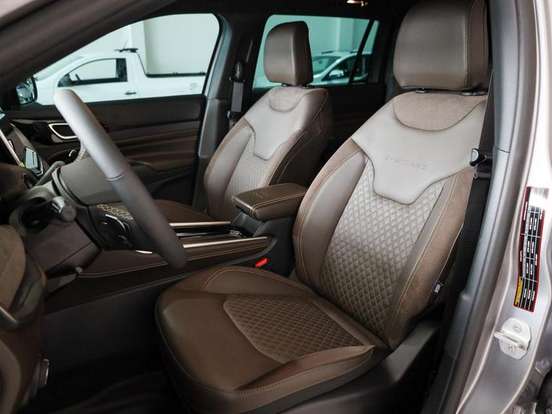 JEEP-COMMANDER-2.2 TURBO DIESEL OVERLAND AT9 JEEP-COMMANDER-2025