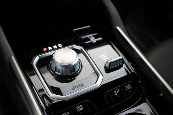 JEEP-COMMANDER-2025