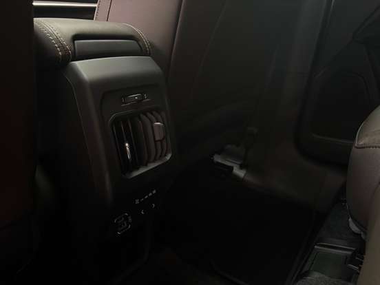 JEEP-COMMANDER-2025