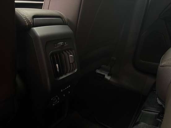 JEEP-COMMANDER-2.2 TURBO DIESEL OVERLAND AT9 JEEP-COMMANDER-2025