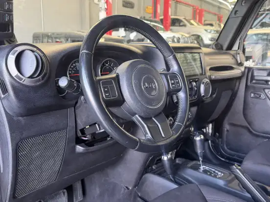 JEEP-WRANGLER-3.6 UNLIMITED SPORT 4X4 V6 GASOLINA 4P AUTOMÁTICO JEEP-WRANGLER-2013