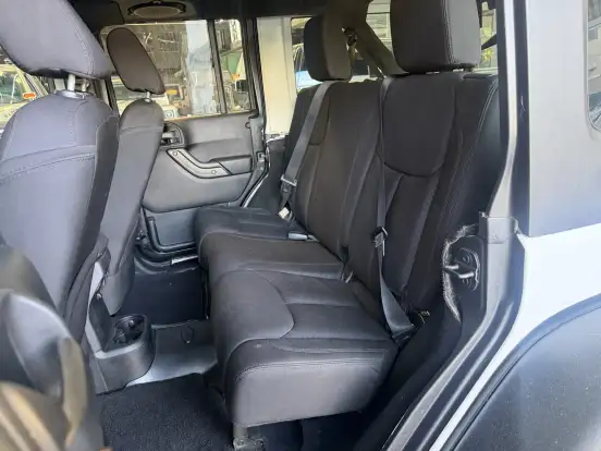 JEEP-WRANGLER-3.6 UNLIMITED SPORT 4X4 V6 GASOLINA 4P AUTOMÁTICO JEEP-WRANGLER-2013