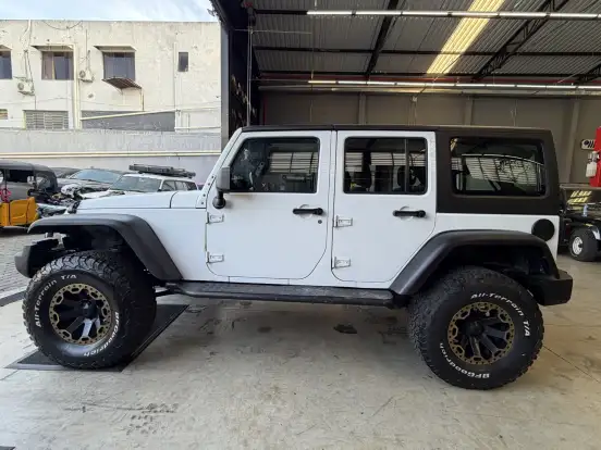 JEEP-WRANGLER-3.6 UNLIMITED SPORT 4X4 V6 GASOLINA 4P AUTOMÁTICO JEEP-WRANGLER-2013
