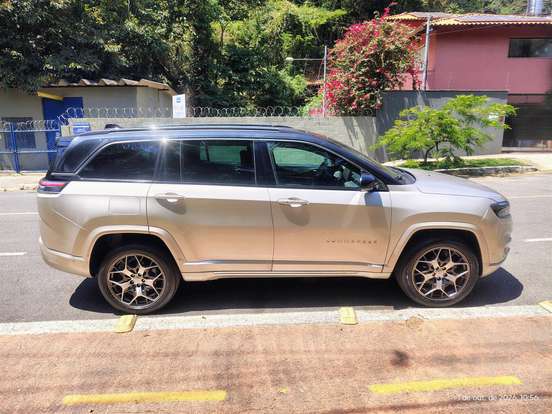 JEEP-COMMANDER-2022