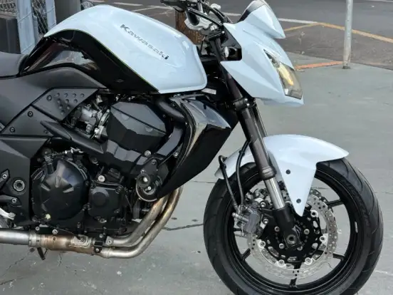 KAWASAKI-Z-750 KAWASAKI-Z-750-2010