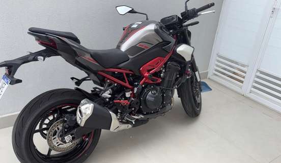 KAWASAKI-Z900-2025