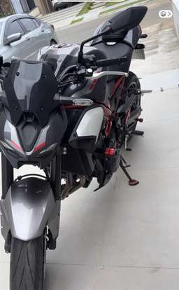 KAWASAKI-Z900-2025