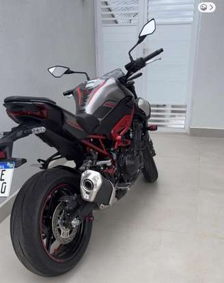 KAWASAKI-Z900-2025