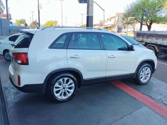 KIA-SORENTO-2.4 16V GASOLINA EX 7L 4WD AUTOMÁTICO KIA-SORENTO-2014