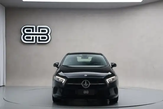 MERCEDES-BENZ-A 200-2019