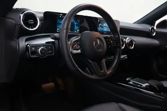 MERCEDES-BENZ-A 200-2019