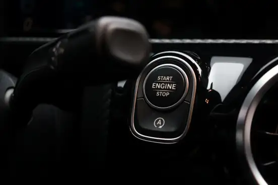 MERCEDES-BENZ-A 200-2019