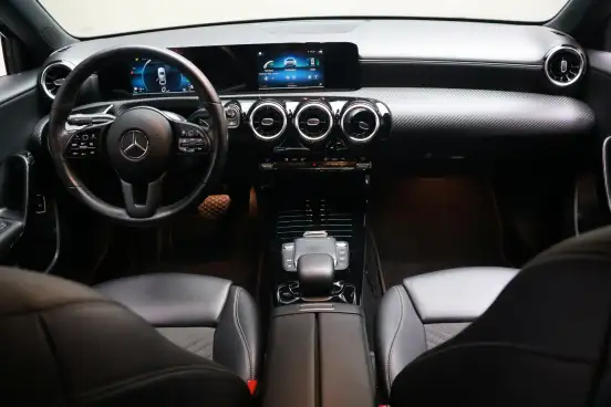 MERCEDES-BENZ-A 200-2019