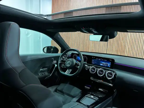 MERCEDES-BENZ-A 200-2023