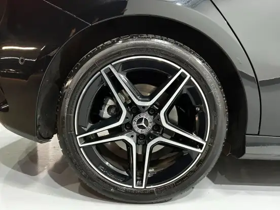 MERCEDES-BENZ-A 200-2023