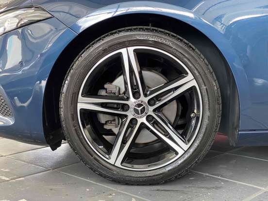 MERCEDES-BENZ-A 200-2021
