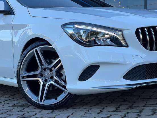 MERCEDES-BENZ-CLA 200-2018