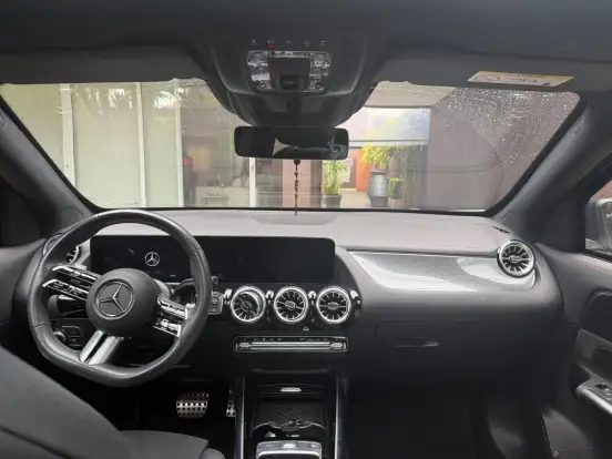 MERCEDES-BENZ-GLA 200-2023