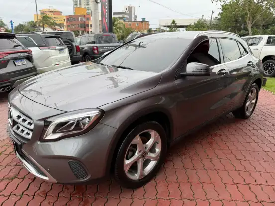 MERCEDES-BENZ-GLA 200-2018