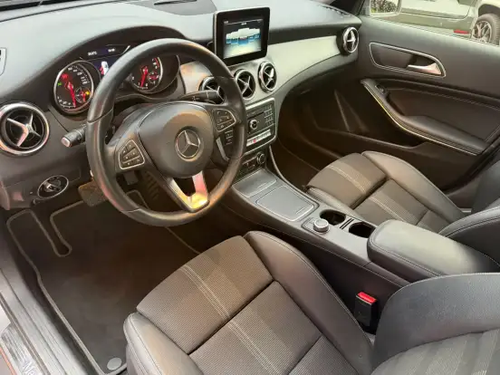 MERCEDES-BENZ-GLA 200-2018