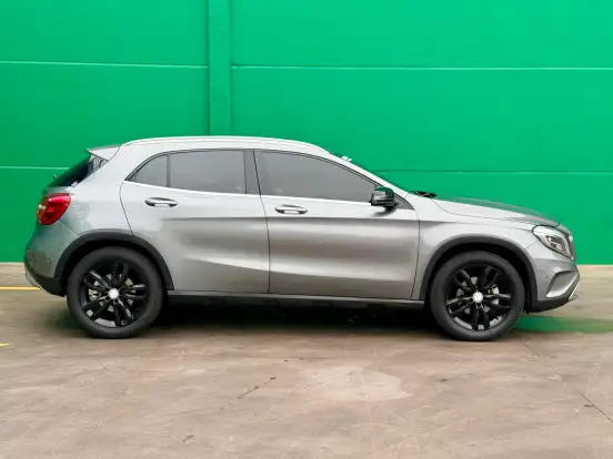 MERCEDES-BENZ-GLA 200-2016