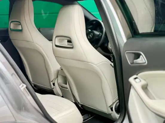 MERCEDES-BENZ-GLA 200-2016