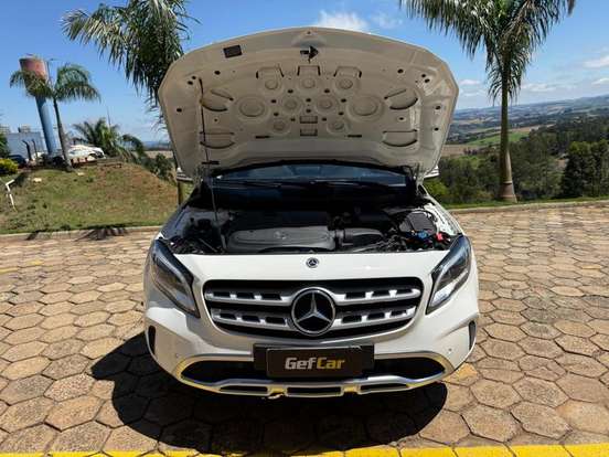 MERCEDES-BENZ-GLA 200-2020