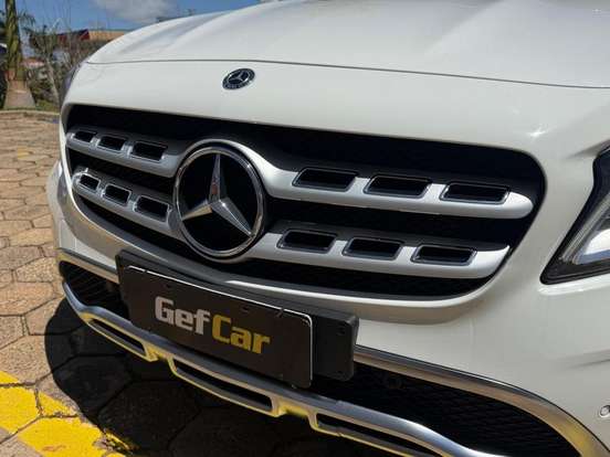 MERCEDES-BENZ-GLA 200-2020
