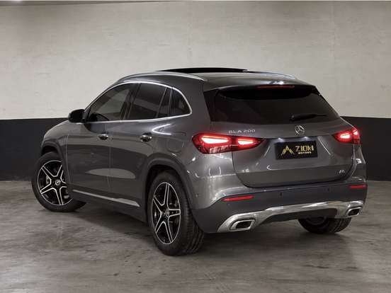 MERCEDES-BENZ-GLA 200-2024